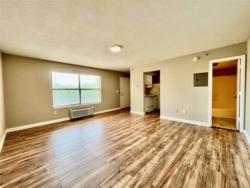 This studio apartment is perfect for a college student. It's walking distance to UNT and the square. All information is deemed reliable but not guaranteed. Tenant needs to verify information.