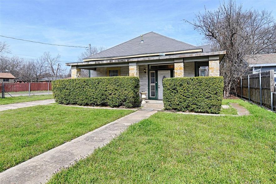The single-story, charming Dallas home is the perfect opportunity to make your own home at an affordable $200,000 price point. Tucked into an established neighborhood with easy access to major highways, shopping, and dining, it offers the feel of the convenience of an in-town location. Corner lot with a separate detached outbuilding. The home offers comfortably sized bedrooms. When you add updated carpet or refinish the original hardwoods, this home could have significant equity. Kitchen is open to the dining and living rooms. Very nice character inside and nice front porch. Fully fenced with a large backyard—ideal for pets, play, or future outdoor projects. This flip is an excellent opportunity for first-time buyers, downsizers, or investors seeking a turnkey property in the Dallas market.