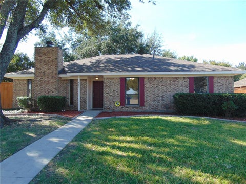 Photo of 809 Broadmoor Drive, Mesquite, TX 75149 (MLS # 21416536)