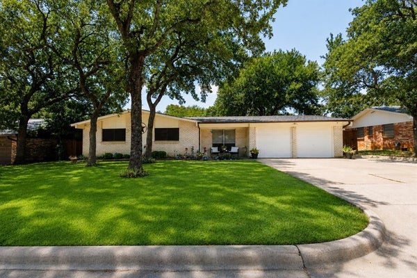 64 SOMERSET TER, BEDFORD, TX 76022 - Image adcbe8a6fbe125fab9d5e6beeabd8987/3980431647