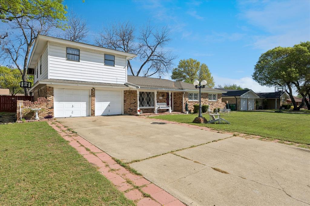 5705 Diamond Oaks Drive N