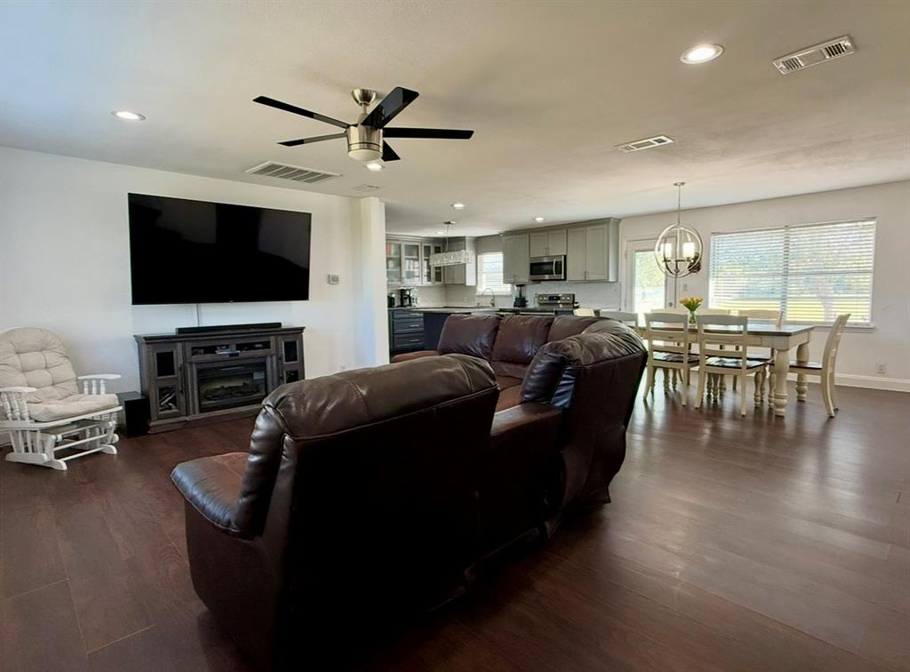 Juan Esculan - Residential