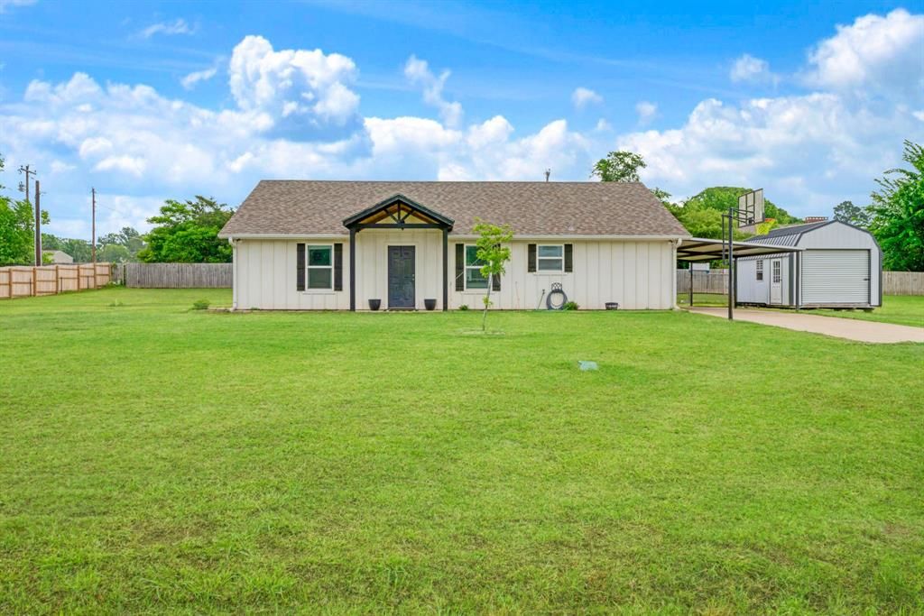 Photo of 134 PRIVATE ROAD 43790 #43790, Paris, TX 75460 (MLS # 21251834)
