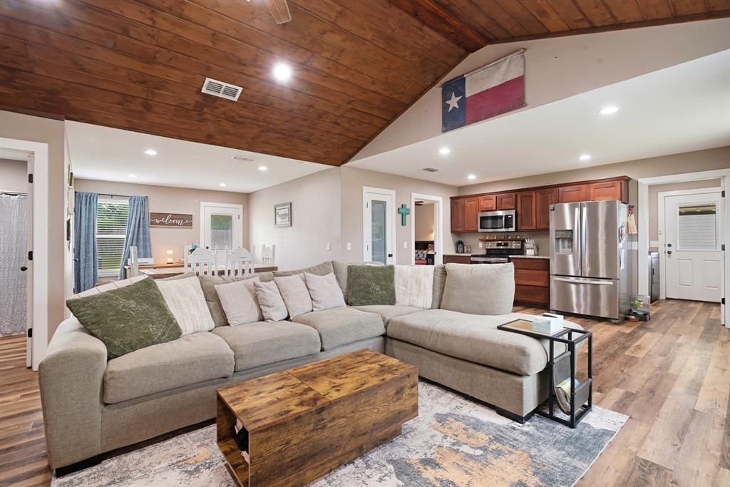 Photo of 134 PRIVATE ROAD 43790 #43790, Paris, TX 75460 (MLS # 21251834)