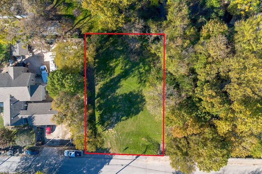 27,094 sq ft lot offering significant potential in sought-after, qualified Opportunity Zone (OZ). This OZ asset
provides a unique investment opportunity for an OZ investor with exclusive tax benefits including deferred taxes until
2027 and a step-up in basis to maximize returns with no tax on OZ appreciation. For accurate guidance on tax benefits,
it's recommended to consult with a qualified tax professional. This lot does need to be platted. The lot is in the 100 year flood plain.

Near Glendale Park, New Tech High School, and the Dallas VA center.