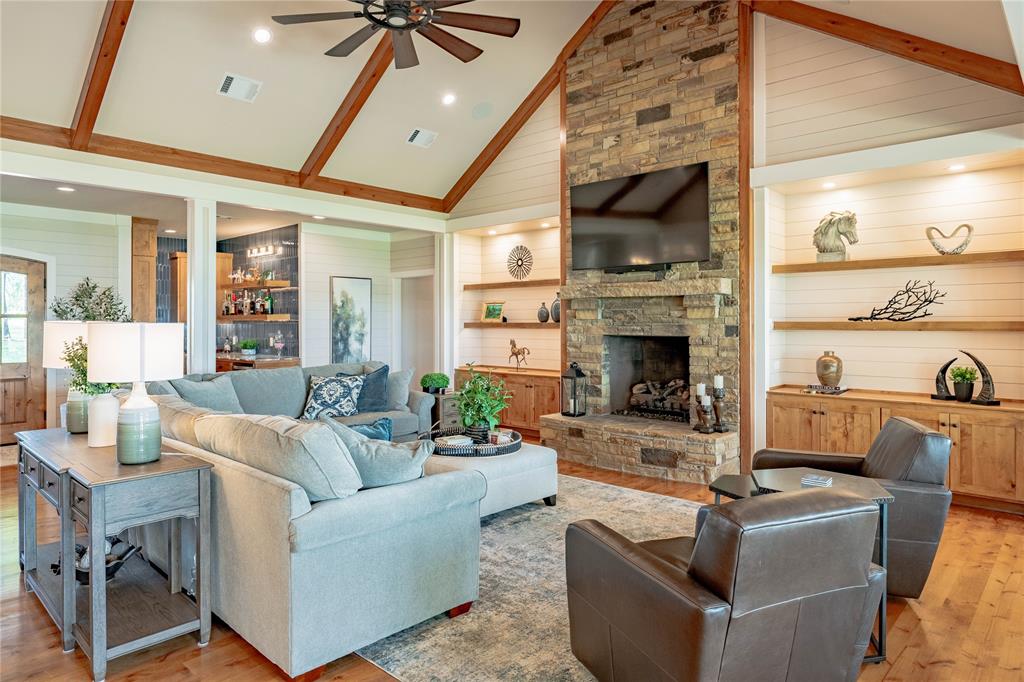 100 Lakeside Court