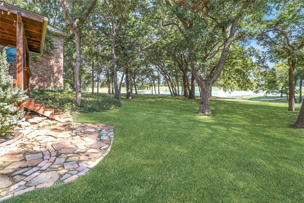 1814 Lakeshore Court