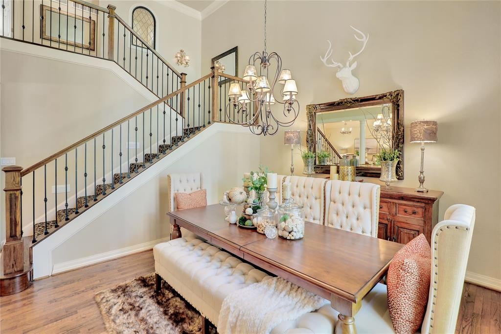 1814 Lakeshore Court