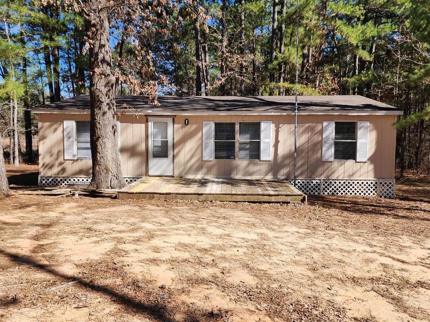Great location, this recently renovated home offers 2 acres of East Texas Pines. This is an awesome opportunity for a home
or investment property.