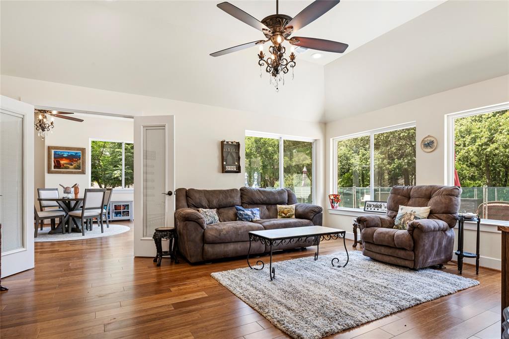 Emerald Sound At Lake Lewisvil - Residential