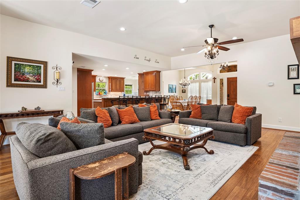 Emerald Sound At Lake Lewisvil - Residential