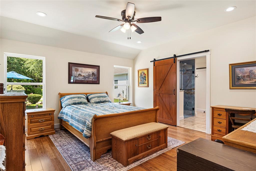 Emerald Sound At Lake Lewisvil - Residential