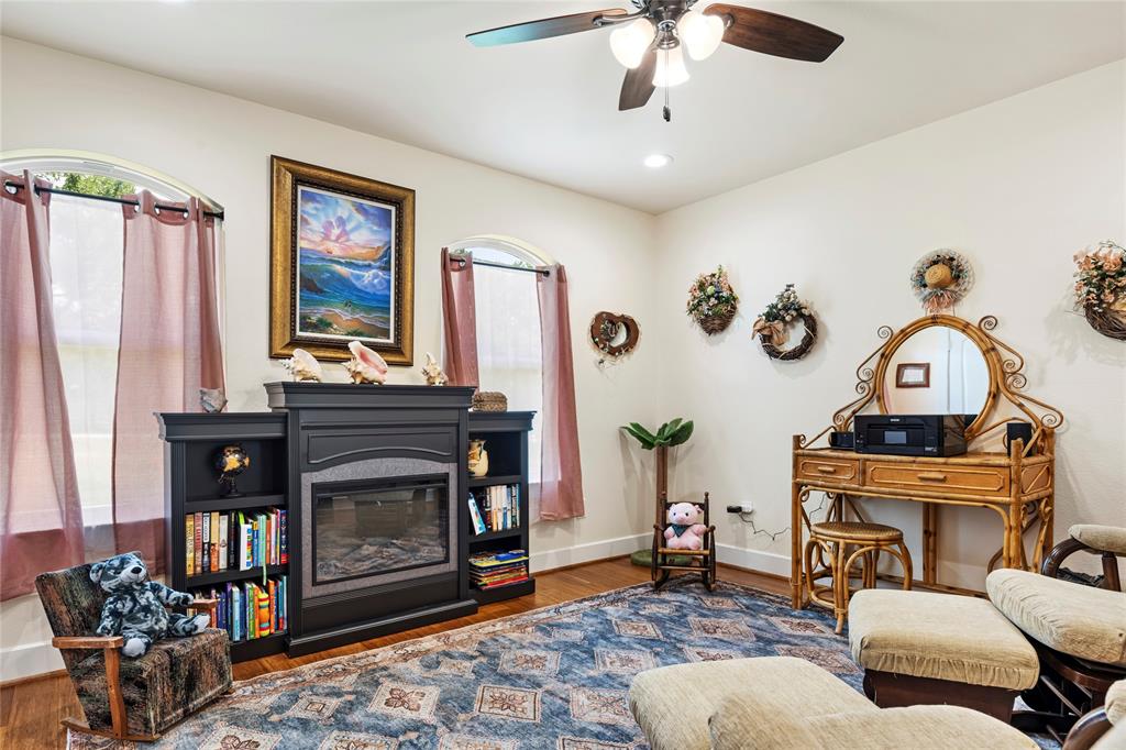 Emerald Sound At Lake Lewisvil - Residential