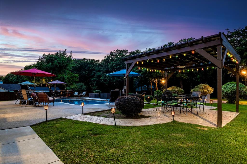 Emerald Sound At Lake Lewisvil - Residential