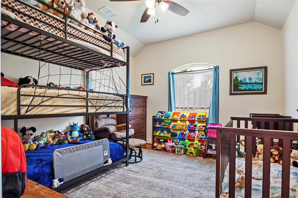 Emerald Sound At Lake Lewisvil - Residential