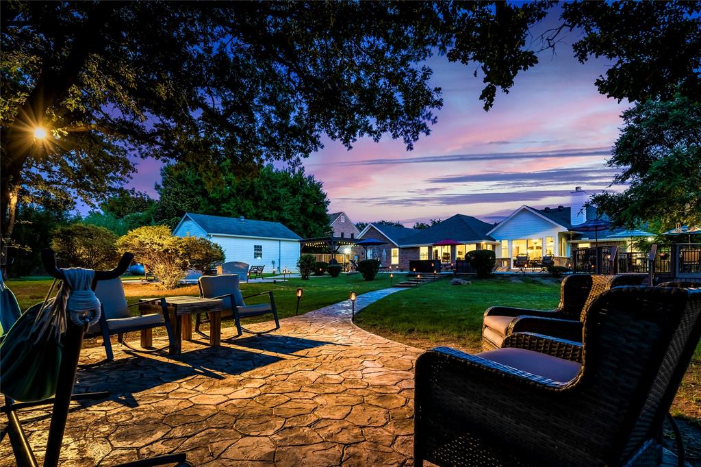 Emerald Sound At Lake Lewisvil - Residential