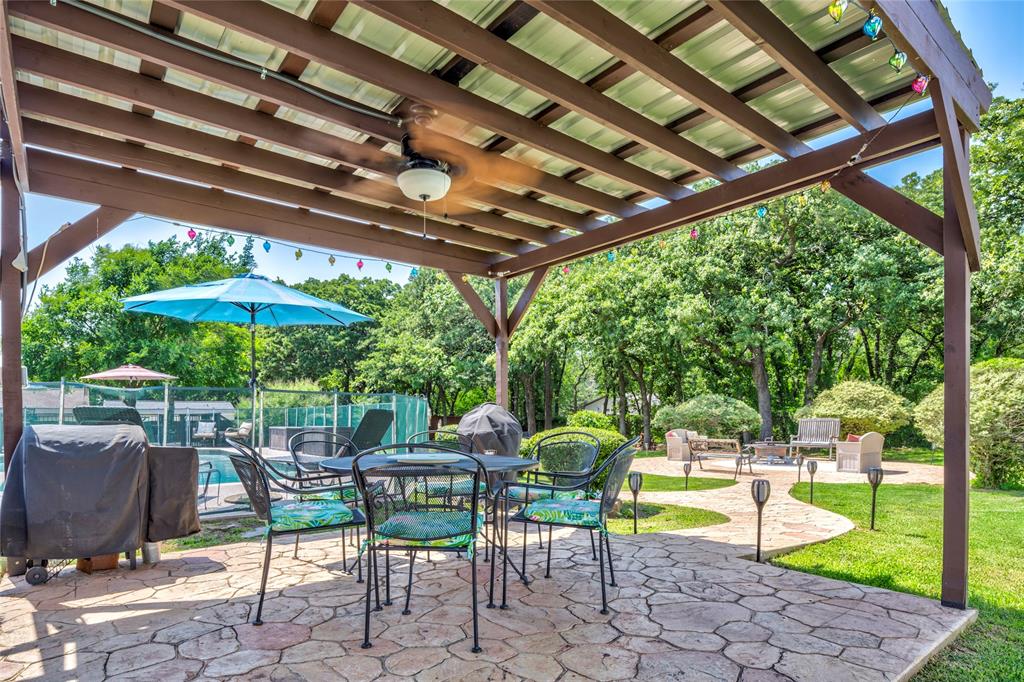 Emerald Sound At Lake Lewisvil - Residential