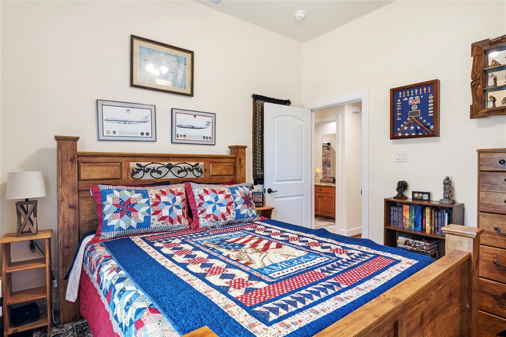 Emerald Sound At Lake Lewisvil - Residential