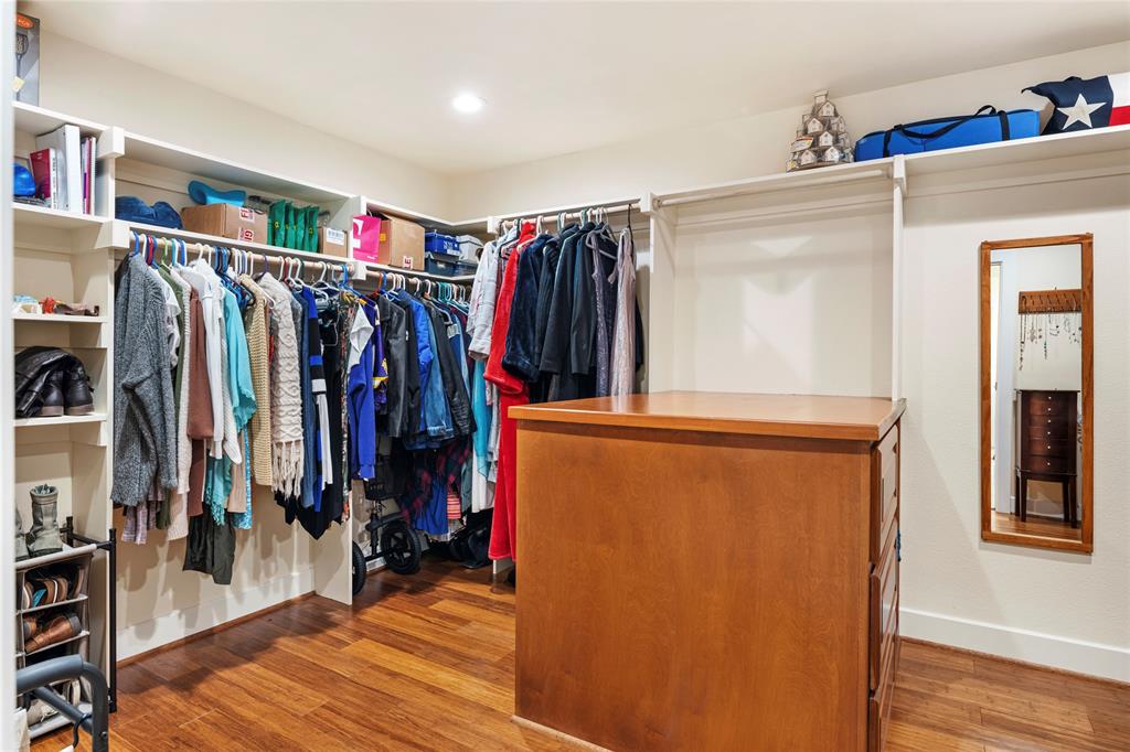 Emerald Sound At Lake Lewisvil - Residential