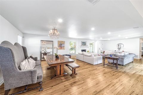 5837 Clendenin Avenue Dallas TX 75228