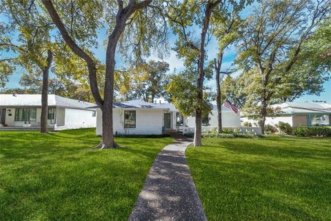 5837 Clendenin Avenue Dallas TX 75228