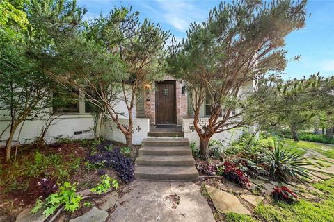923 Bison Trail Dallas TX 75208