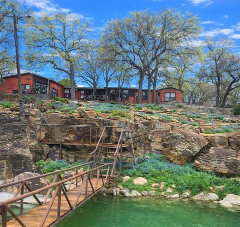 Photo of 302 Kennon Circle, Palo Pinto, TX 76484 (MLS # 21211729)