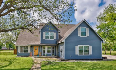 Photo of 400 E Hinton Street, Tioga, TX 76271 (MLS # 20914114)