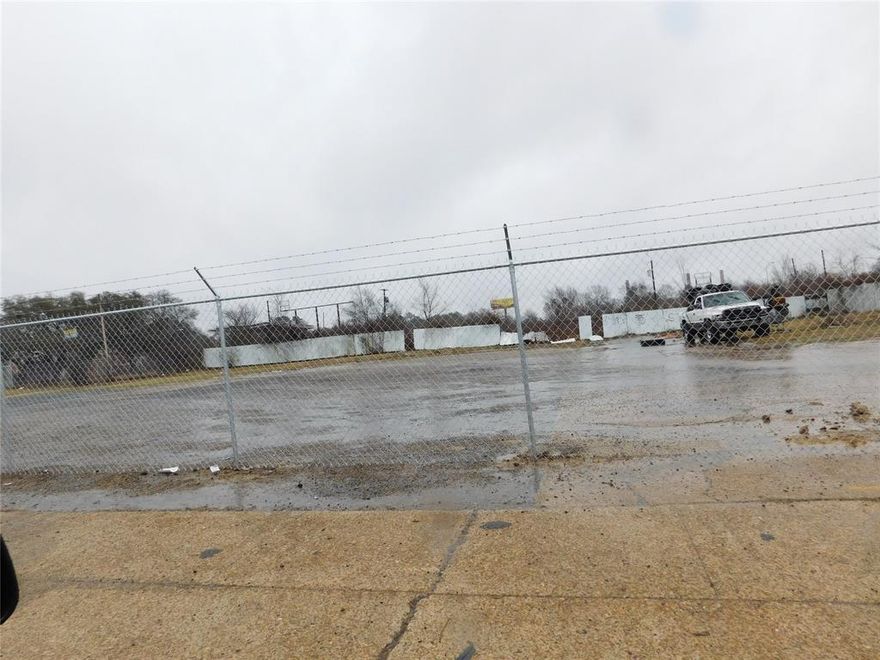 Property is zoned I-1. This lot is on busy Greenwood Road in Shreveport, La.. Seller is motivated and has dropped the price to rock bottom.
