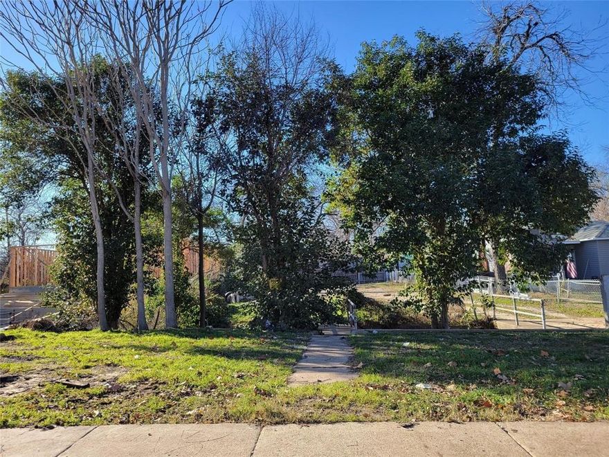Attention Builders & Investors! This is your chance to develop in one of Dallas’s most exciting and rapidly growing areas. This 50x150 vacant lot is ideally located just minutes from Downtown Dallas, the Bishop Arts District, Dallas Methodist Hospital, and the upcoming Southern Gateway Deck Park near the Dallas Zoo. Surrounded by shopping, dining, and entertainment, this location is packed with potential. Bring your vision and build your next new construction project, or buy and hold for future investment value as the neighborhood continues to evolve. Lot Size: 50 x 150, zoning: Single family residence, Flood Zone Note: Per City of Dallas, lot requires engineering to be removed from flood zone. Prime location near major attractions and development, Serious buyers only, please complete all due diligence prior to going under contract. Buyer and Buyer’s Agent to verify all property details, including zoning, schools, dimensions, and building requirements. Priced to Sell, Don’t Miss This Opportunity! Submit your cash offer today and bring your next project to life in one of Dallas's hottest areas - Great price, don't miss out on this one!