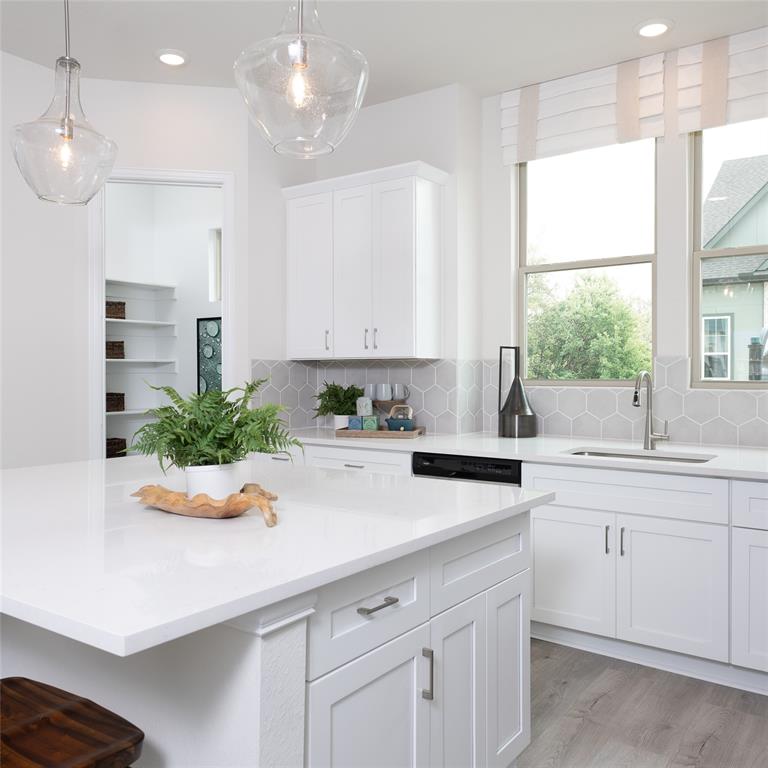 4301 Henderson Avenue