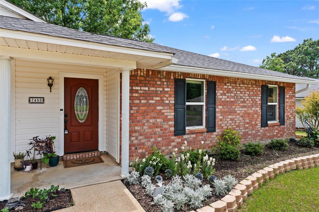 7455 Redwood Lane