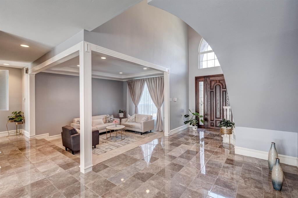 2212 Valley View Drive