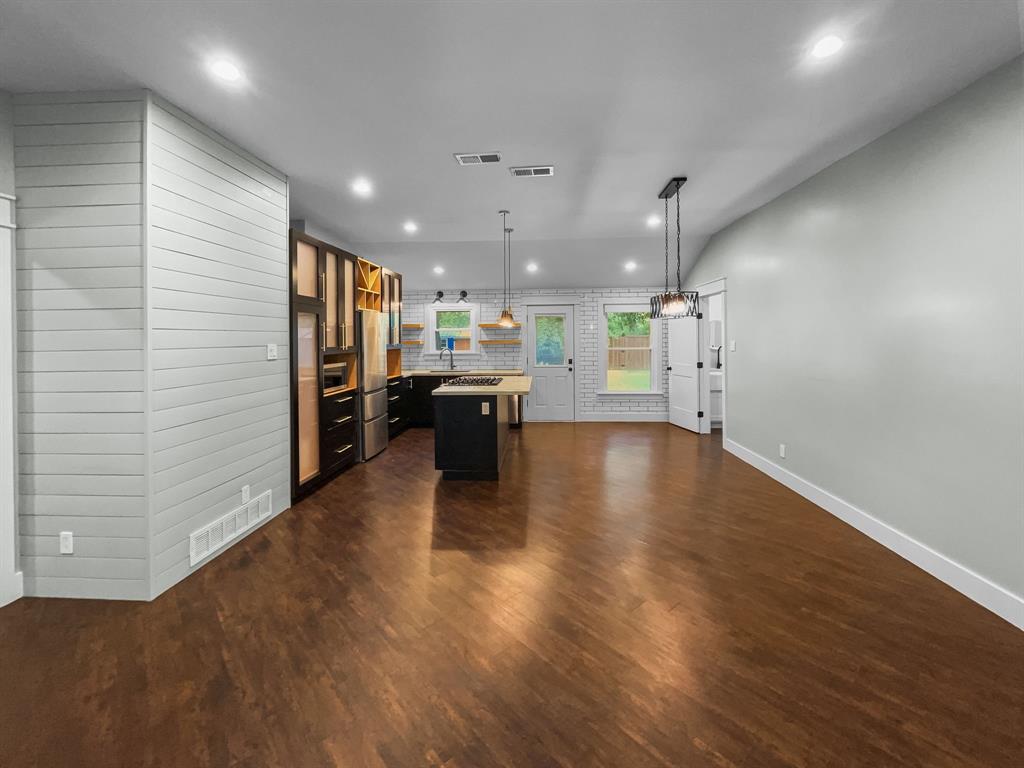 1108 E Russell Avenue