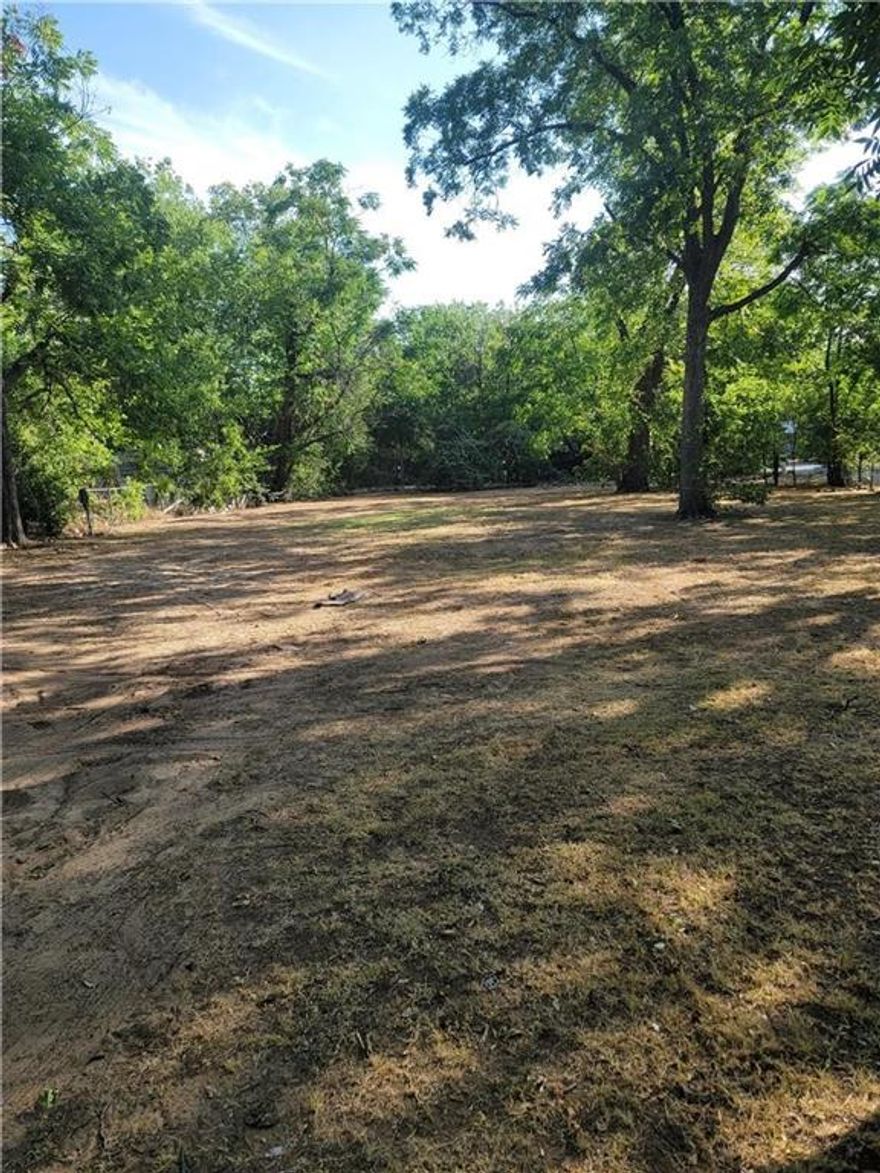 Don’t miss out on this ready-to-go lot in the heart of Waco! This property combines flexibility and convenience, making it ideal for homeowners, investors, or developers. Zoned R-2, this property allows for versatile residential development, including single-family homes or duplexes, the possibilities are endless. This lot is ready for your next project!

Property Features Includes 
Size: 0.27 acres (approx. 11,761 square feet)
Zoning: R-2 (Residential, allows for single-family or duplex construction)
Utilities: Water, electricity, and sewer are available at the site.
Location: Conveniently located near schools, shopping centers, and downtown