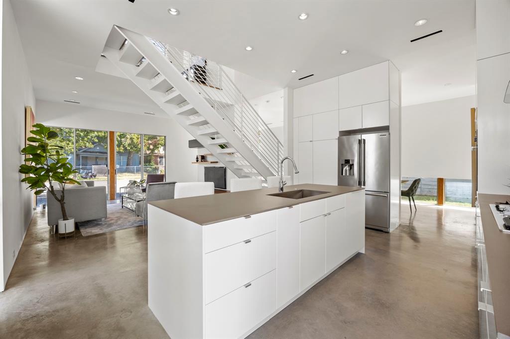 2223 Annex Avenue