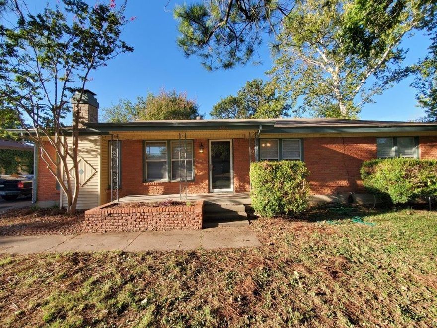 Spacious 3 bedroom 2 bath home with living and large den with wood, tile and carpet flooring and large shade trees. Located in popular area of Hurst close to schools, major freeways, TCC Northeast Campus and Northeast Mall.