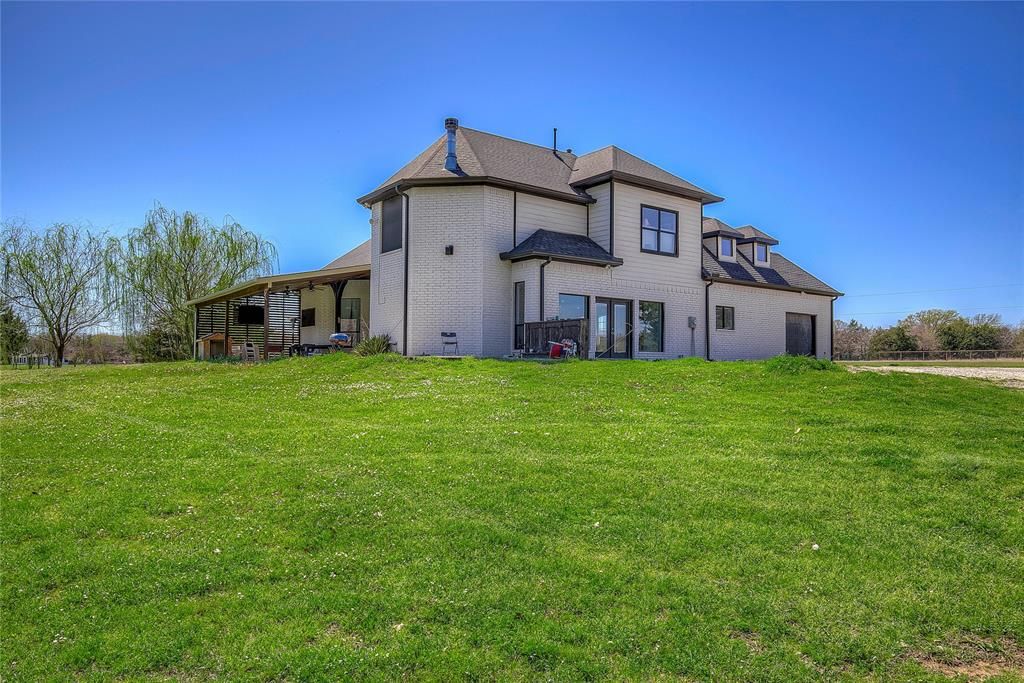 Photo of 625 Country Oaks, Greenville, TX 75401 (MLS # 21208897)