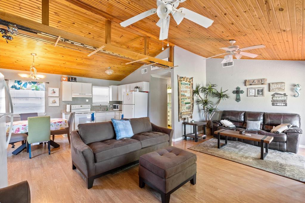 995 County Road 1744