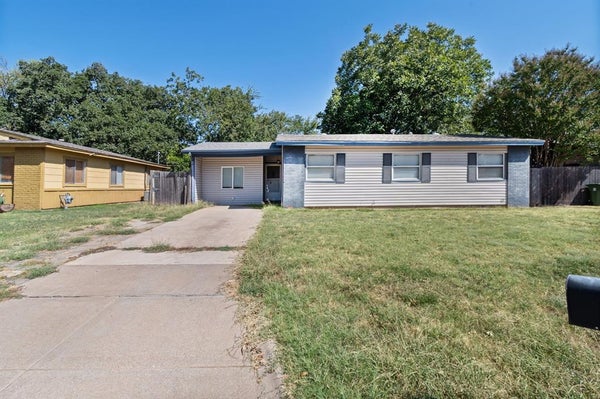 756 THOMAS AVE, HURST, TX 76053 - Image ae268800a513e66e08c3df356404d70f/605967240