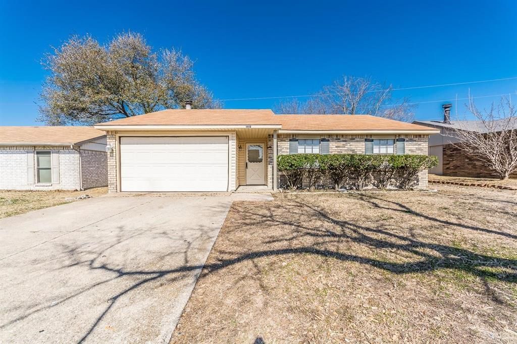 Photo of 221 Hardwood Trail, Mesquite, TX 75150 (MLS # 21242323)