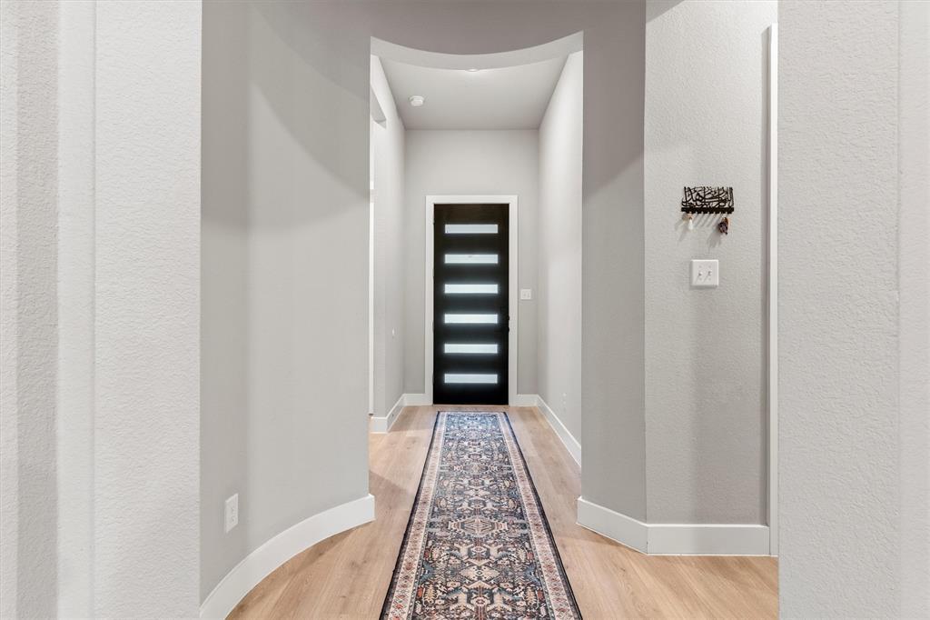 5823 Heatherwood Loop