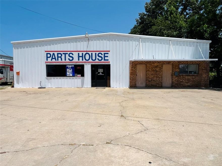 Franklin County Texas - Location, Location, Location! High traffic area in Winnsboro, Texas! Located only a few miles from down town. The additional bonus is the many possibilities for use of the 2 buildings: The main building has 3,000 square feet with 1,500 square feet for retail and offices. The second shop sits adjacent to the main with 1,200 square feet with 3 roll up doors. Approx. 2500 square feet is heated and cooled with 2 AC units. The possibilities are endless!