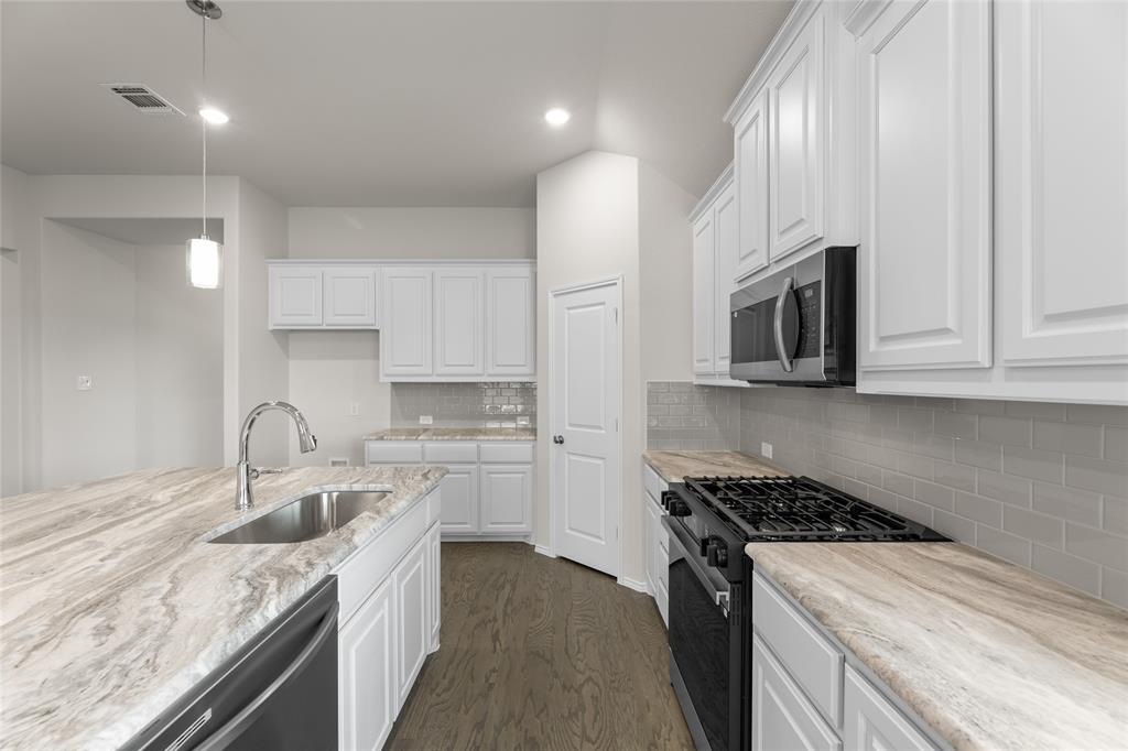 1005 Pineview Lane