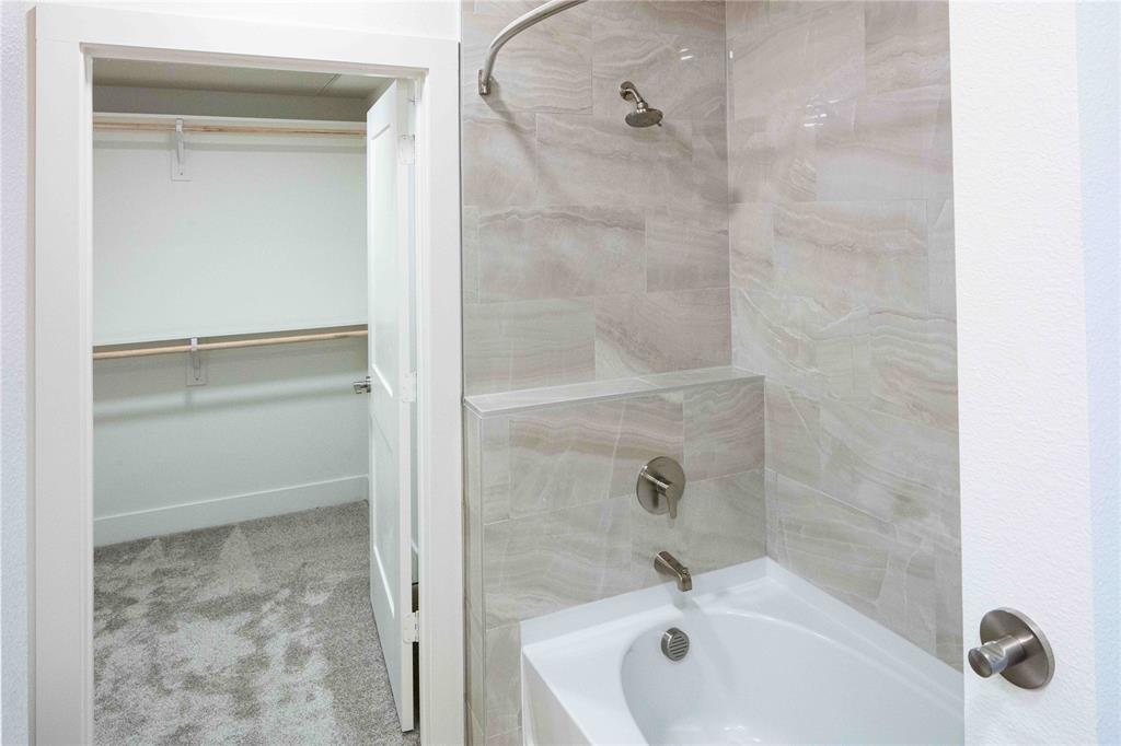 O T ROANOKE - Residential Lease