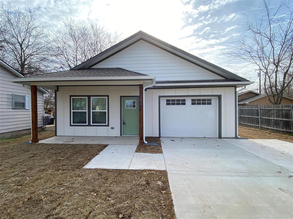 Photo 1 of 17 — 104 E Forest Avenue, Sherman, TX 75090