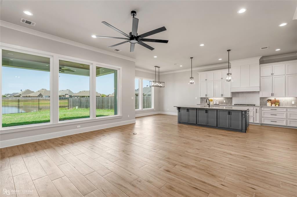 222 Conti Way