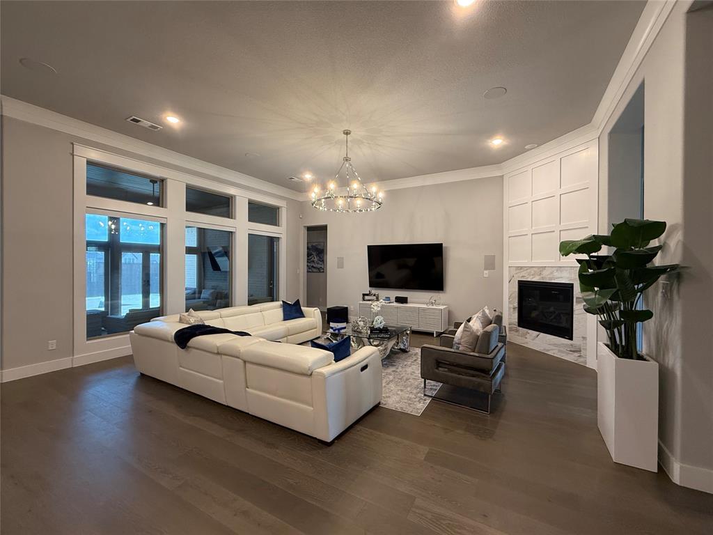 2200 Weathertop Lane