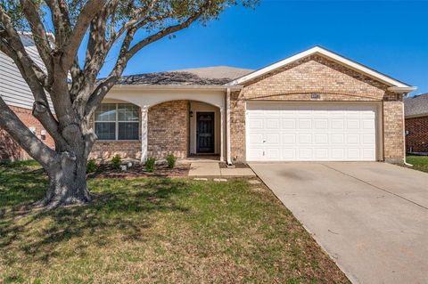 Photo of 9013 Sagebrush Trail, Cross Roads, TX 76227 (MLS # 21204881)