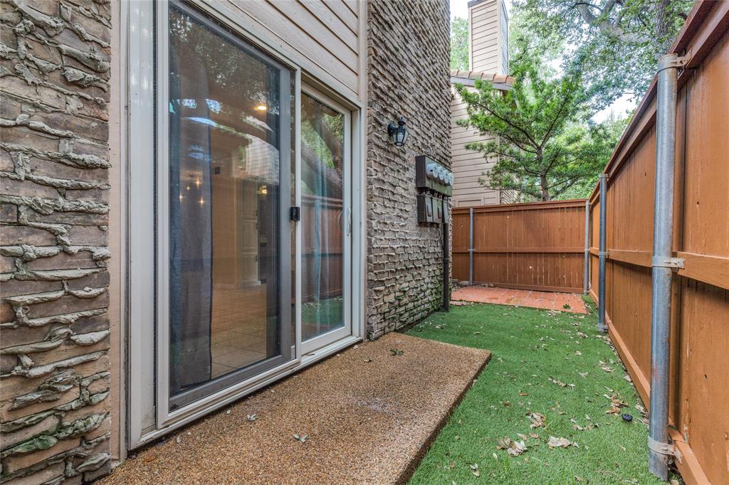 Preston Oaks Crossing Condos 01 & 02 - Residential